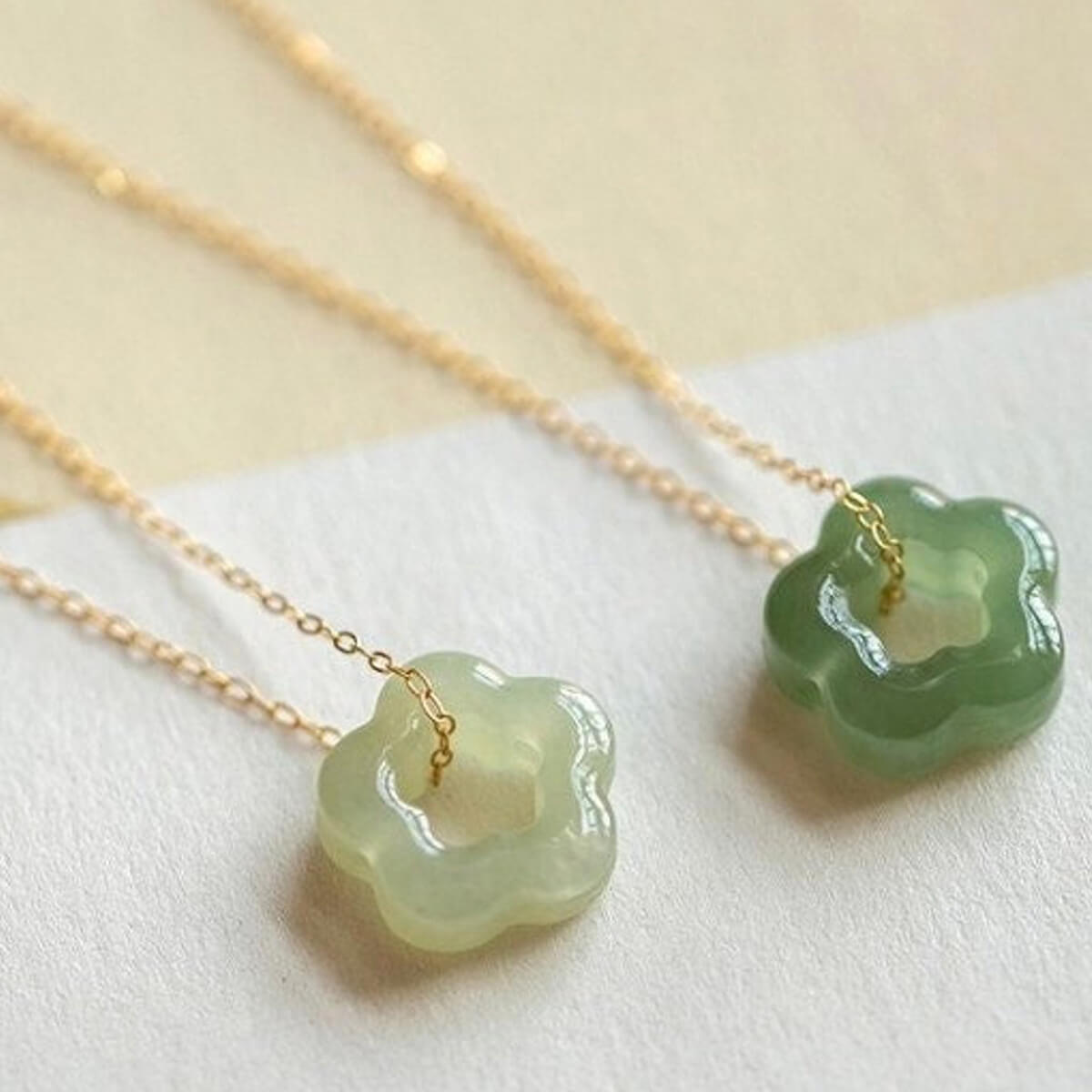 Jade Bloemen Ketting: Een sierlijk eerbetoon aan de natuur